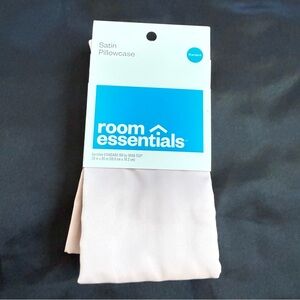 Room Essentials Satin Pillowcase in Light Pink ‎ 20in 'x 30''in